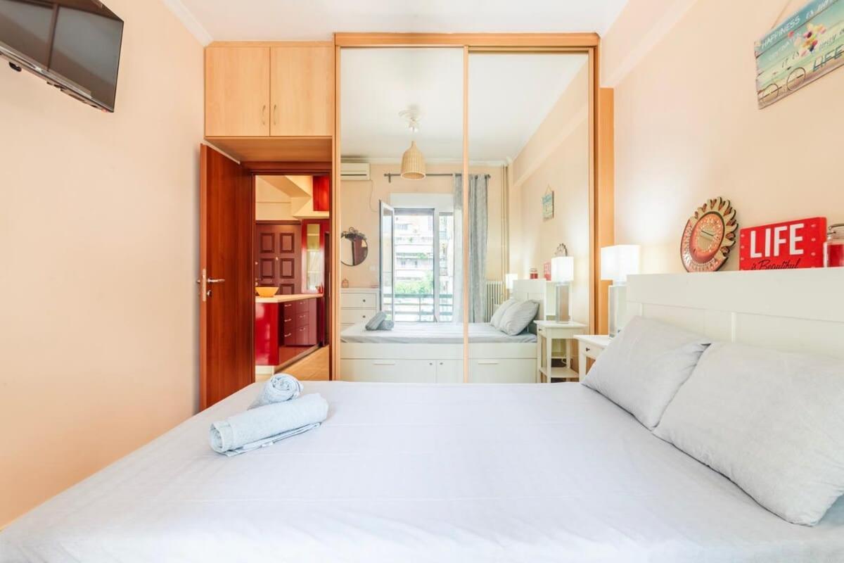 Athens Strawberry Hideaway - City Chic Retreat Екстериор снимка