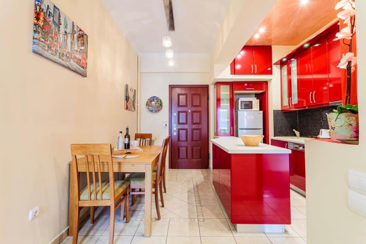 Athens Strawberry Hideaway - City Chic Retreat Екстериор снимка