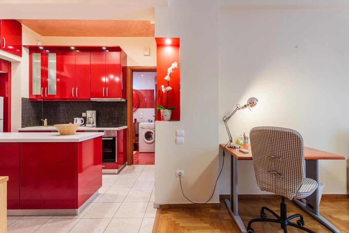 Athens Strawberry Hideaway - City Chic Retreat Екстериор снимка