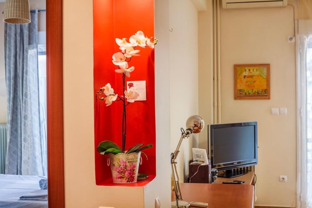 Athens Strawberry Hideaway - City Chic Retreat Екстериор снимка